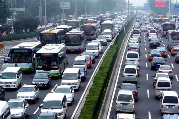 【图】遭遇堵车 我们驾车必备的六大神技