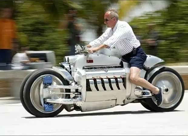 【世界上跑的最快的摩托车就是道奇战斧_开远