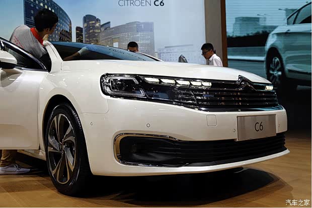 【CAC全球战略首款车型东风雪 铁龙C6震撼蓉