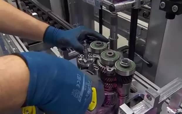 【宝马原厂发动机生产过程揭秘 全手工打造!_