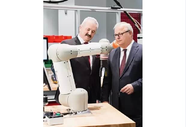 【智能工厂 展现奥迪智能生产的愿景_陕西新丰