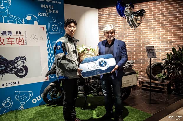 【足坛骑士 御 马奔腾 足球名宿区楚良教练选择