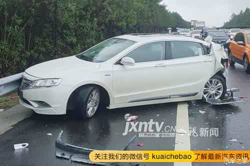 【国庆第一天就遭遇追尾 吉利博瑞被撞成两厢