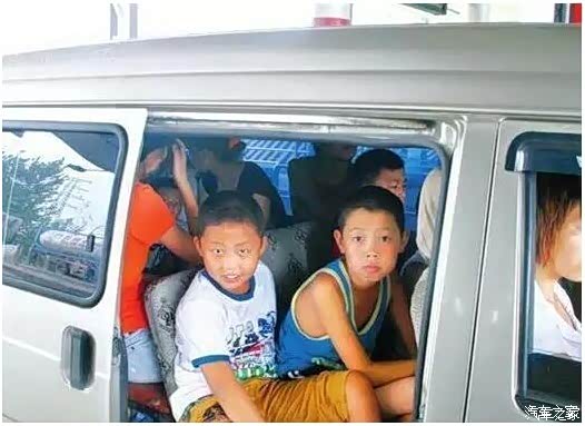【这不算超载在家长眼里孩子不算人_汽车新