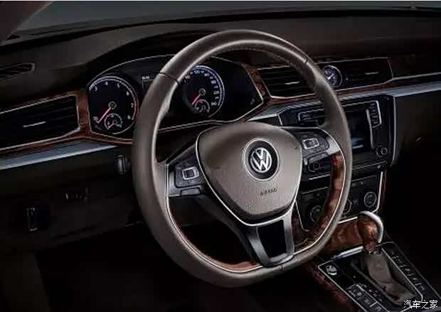 【全新帕萨特亮点贯通式中控台_和佳汽车新闻