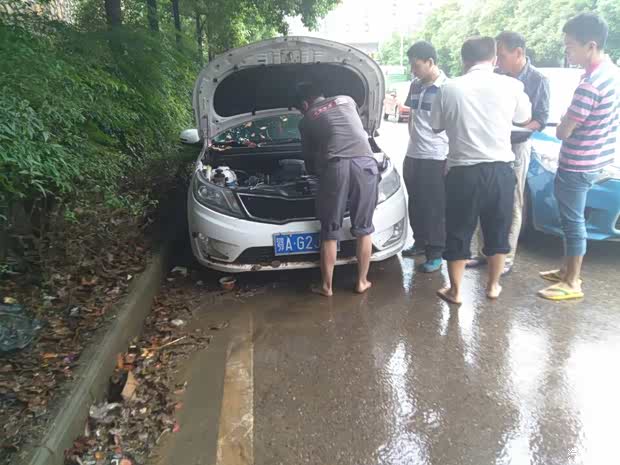 【武汉悦莱4S店通宵奋战 6月1日暴雨救援_武