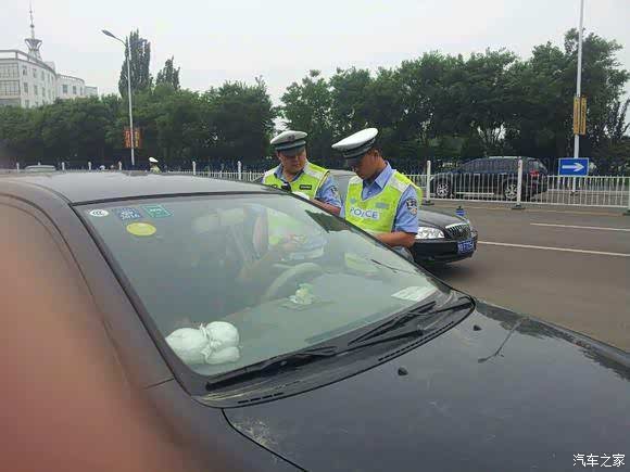 驾驶证忘记带了开车出了交通事故,因为心里害