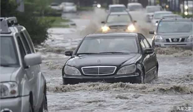 【暴雨来袭 您有梅赛德斯奔驰保驾护航_新疆伊