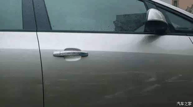 【一个严重问题!蹭到车没人发现直接开溜!算不