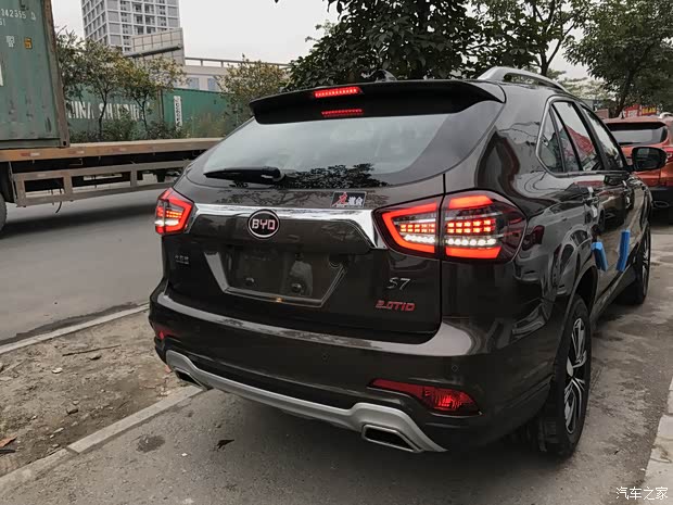 【比亚迪17年开年诚意之作 新款七座S7_饰和