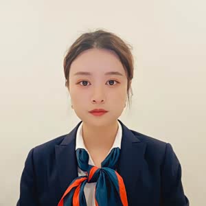 骆英