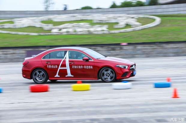 【图】2020奔驰西区驾趣学园成都站闪亮开启_汽车之家