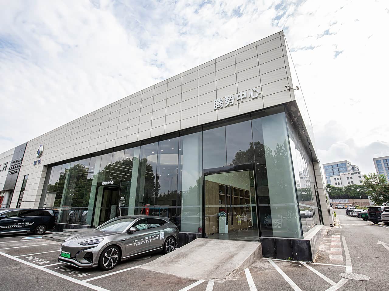 青岛海尔路腾势中心