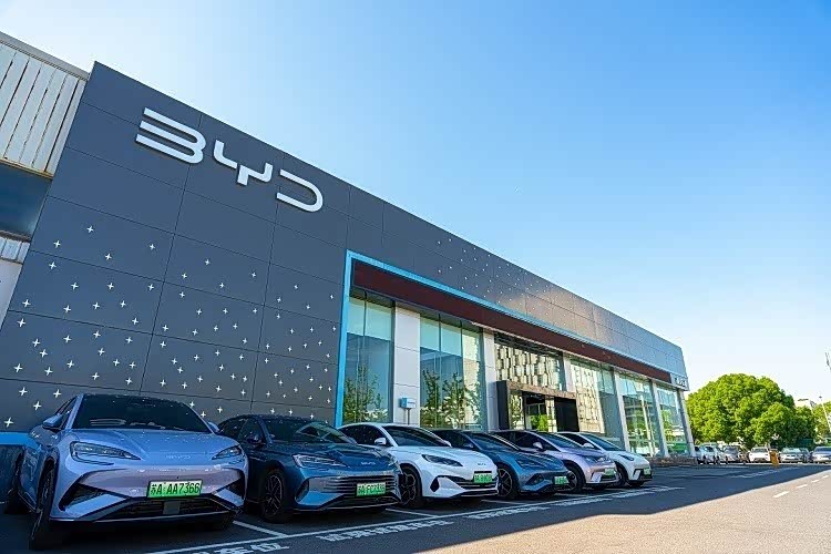 比亚迪海洋南京弘迪4S店