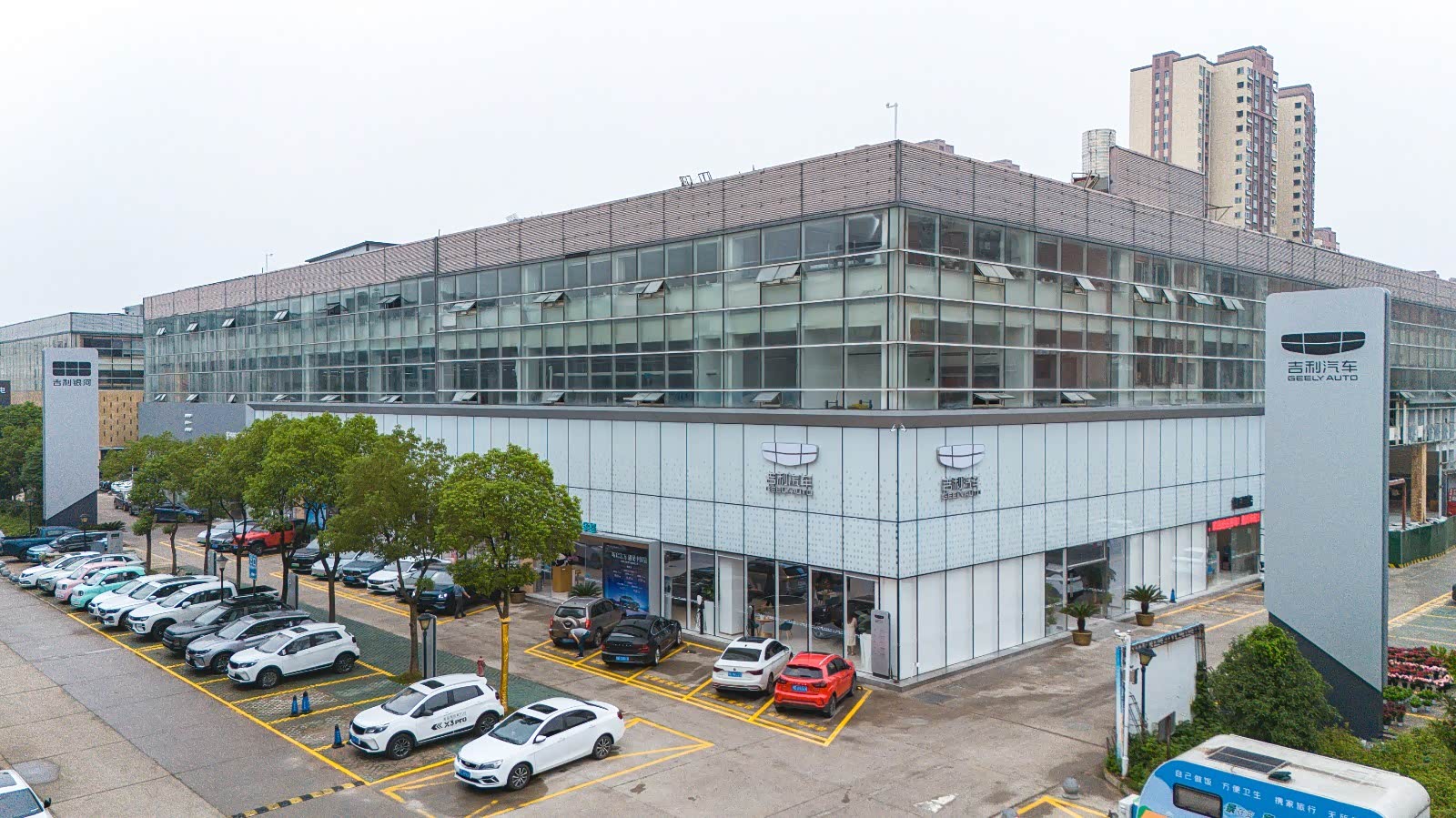 吉利荆州华超竹叶山汽车世界店