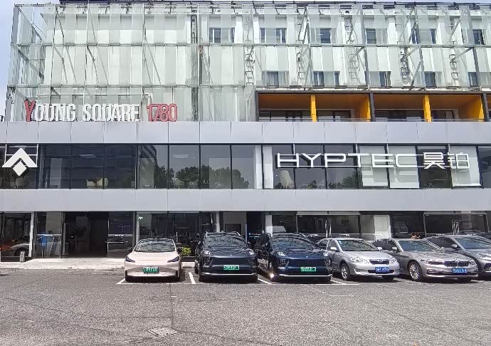 昊铂中心上海虹桥品牌直营店