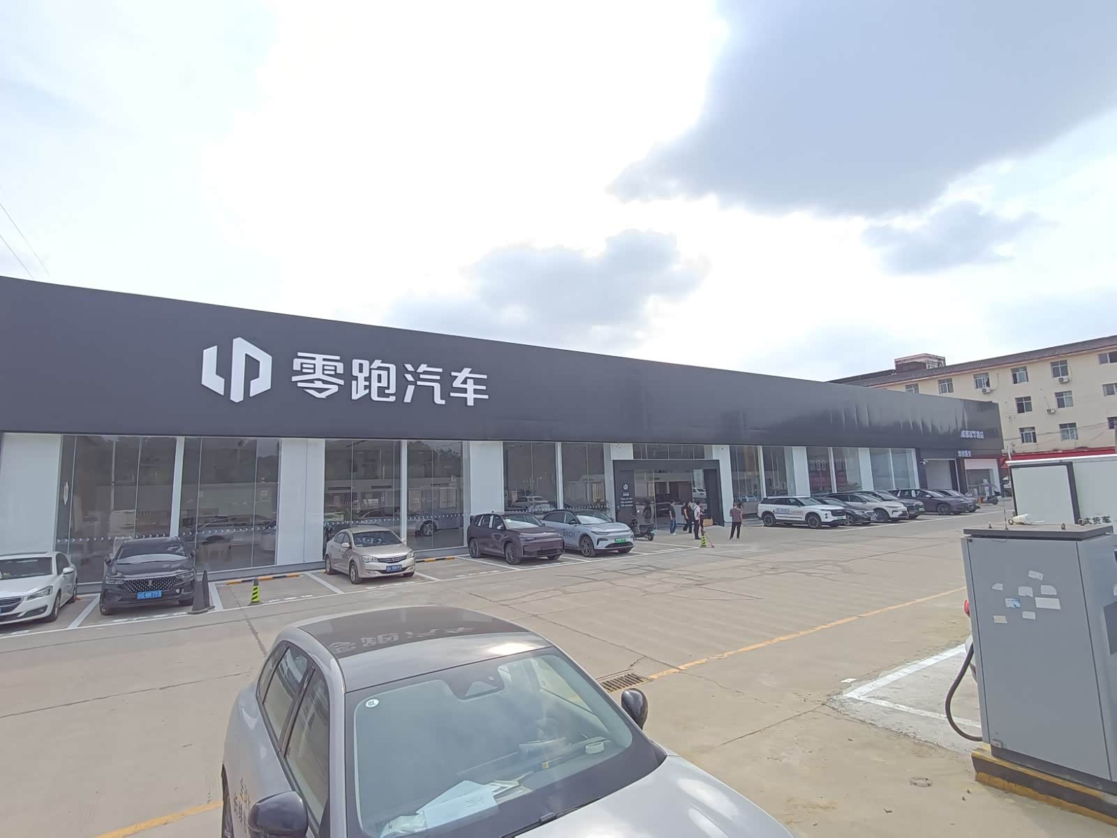 零跑汽车成都双华路店