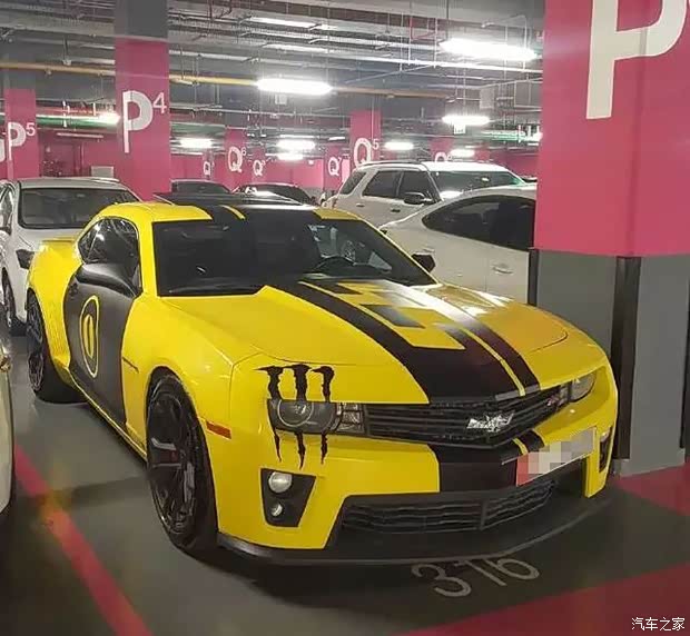 【快来看看迪拜人是怎么玩雪佛兰科迈罗_广州