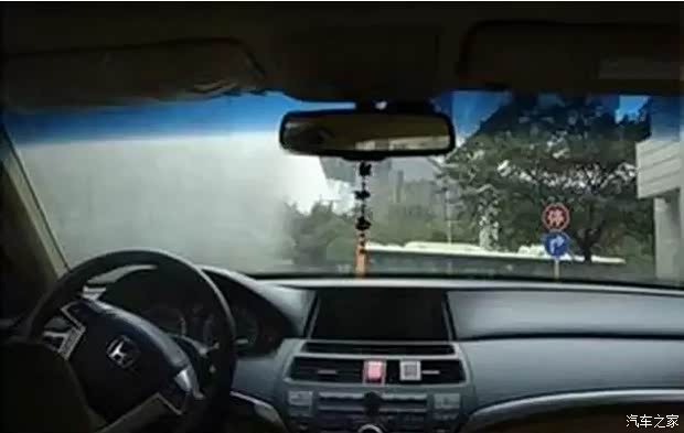 怎么去除车内玻璃上的雾气 620x0_1_q87_autohomedealer__wKjB01ZS3yKABTnaAAG17zTQBVg762.jpg