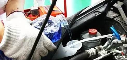 咋样快速把夏季玻璃水放掉 620x0_1_q87_autohomedealer__wKgHzVaSENKAbhQdAAHQFLRXR00013.jpg