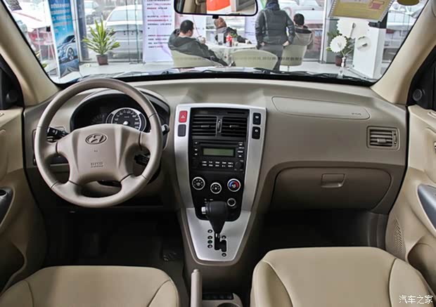 途胜老款车型照片 620x0_1_q87_autohomedealer__wKgH3FX4xAeASqNTAASjmd1r3xI316.jpg