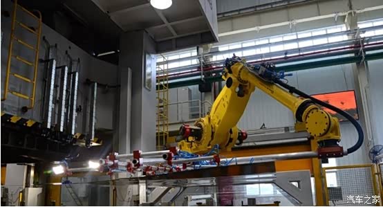 【7轴机器人冲压 锻造东风风行钢炮车身_上海
