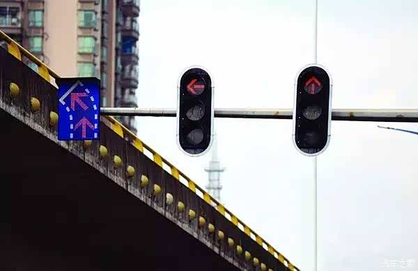 【提前驶入左转弯待转区等于闯红灯_中汽西