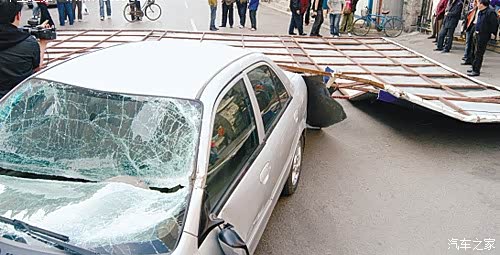 【别停在大树下 汇总台风天不可靠的停车地点