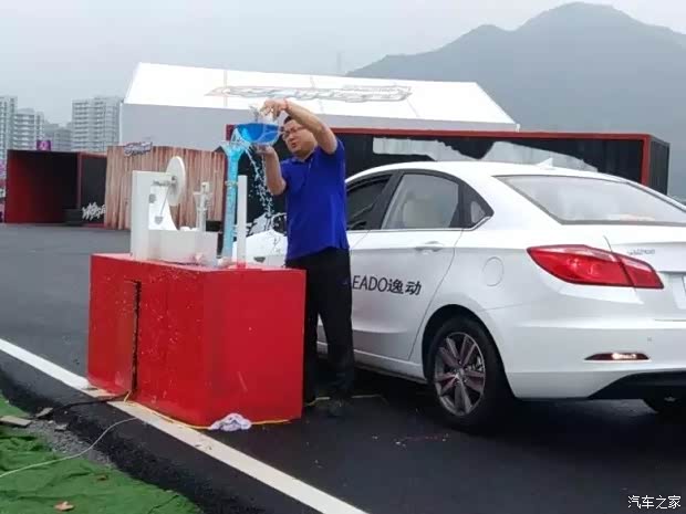 【专业赛道上 长安FAN演绎争霸车神之路_汽车