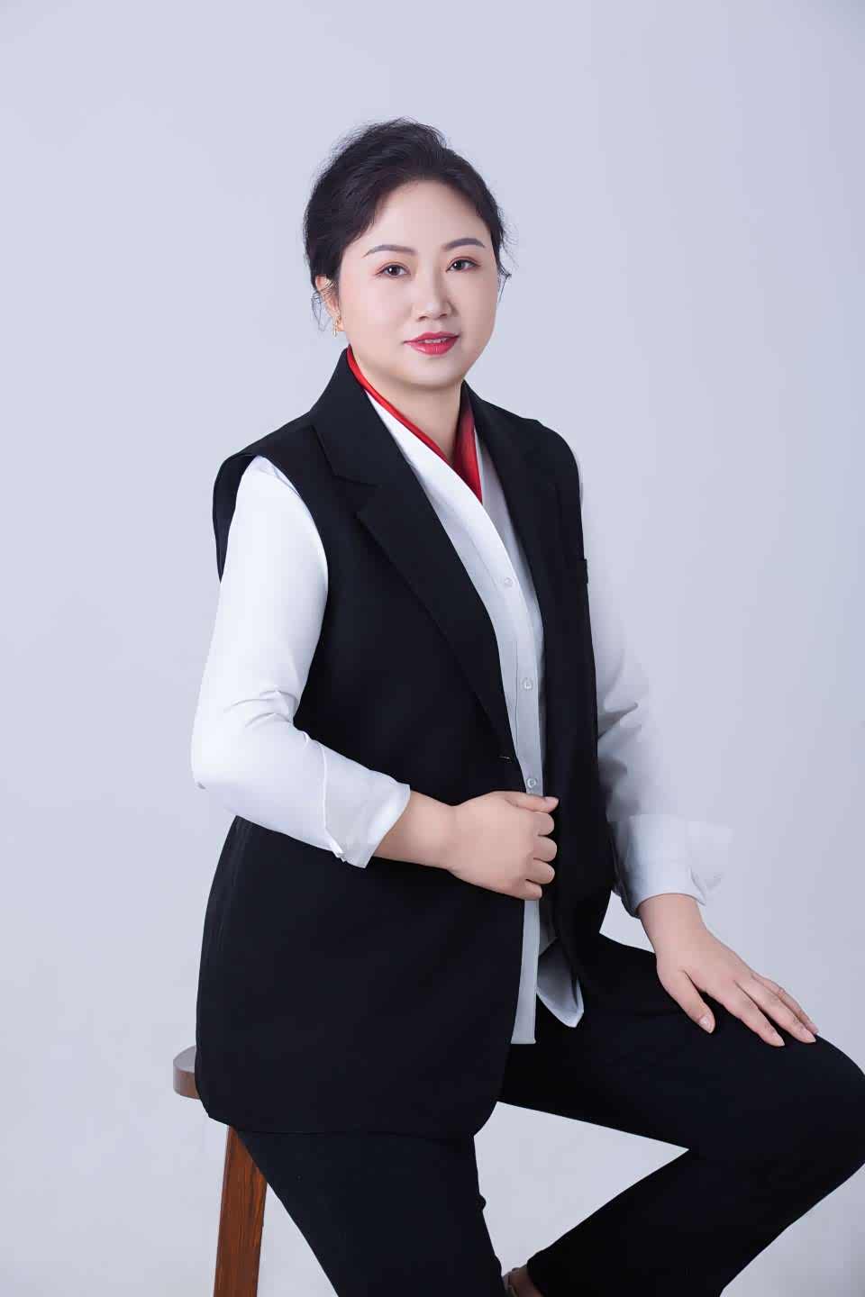 戚佳