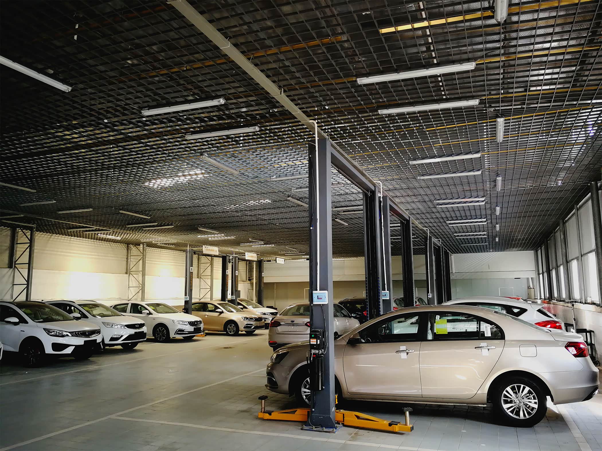 钦州开心吉利汽车4s店 维修间