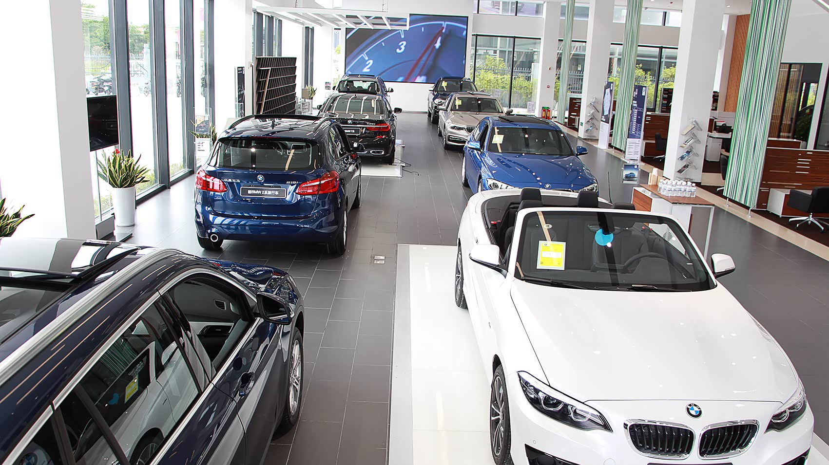 新车展示区