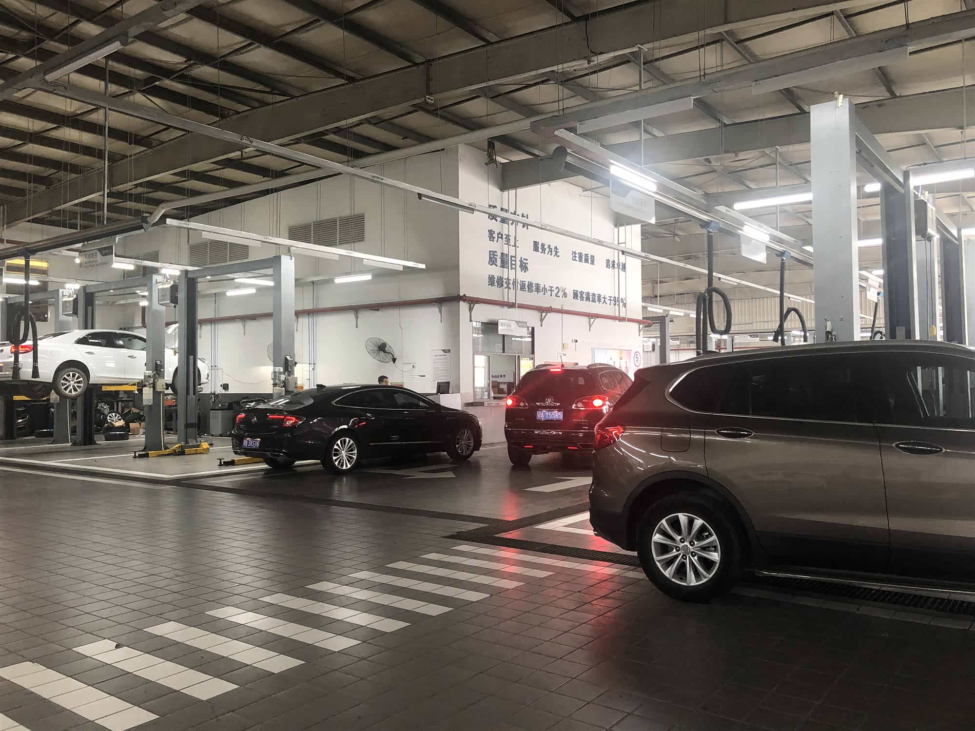 三环汉阳别克 维修间