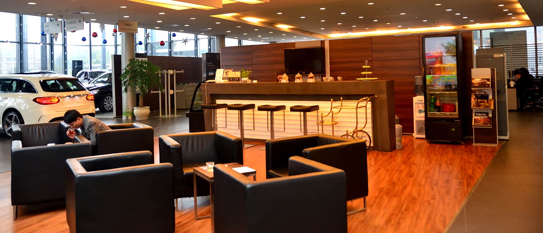 中升之星奔驰清蒙店 休息区