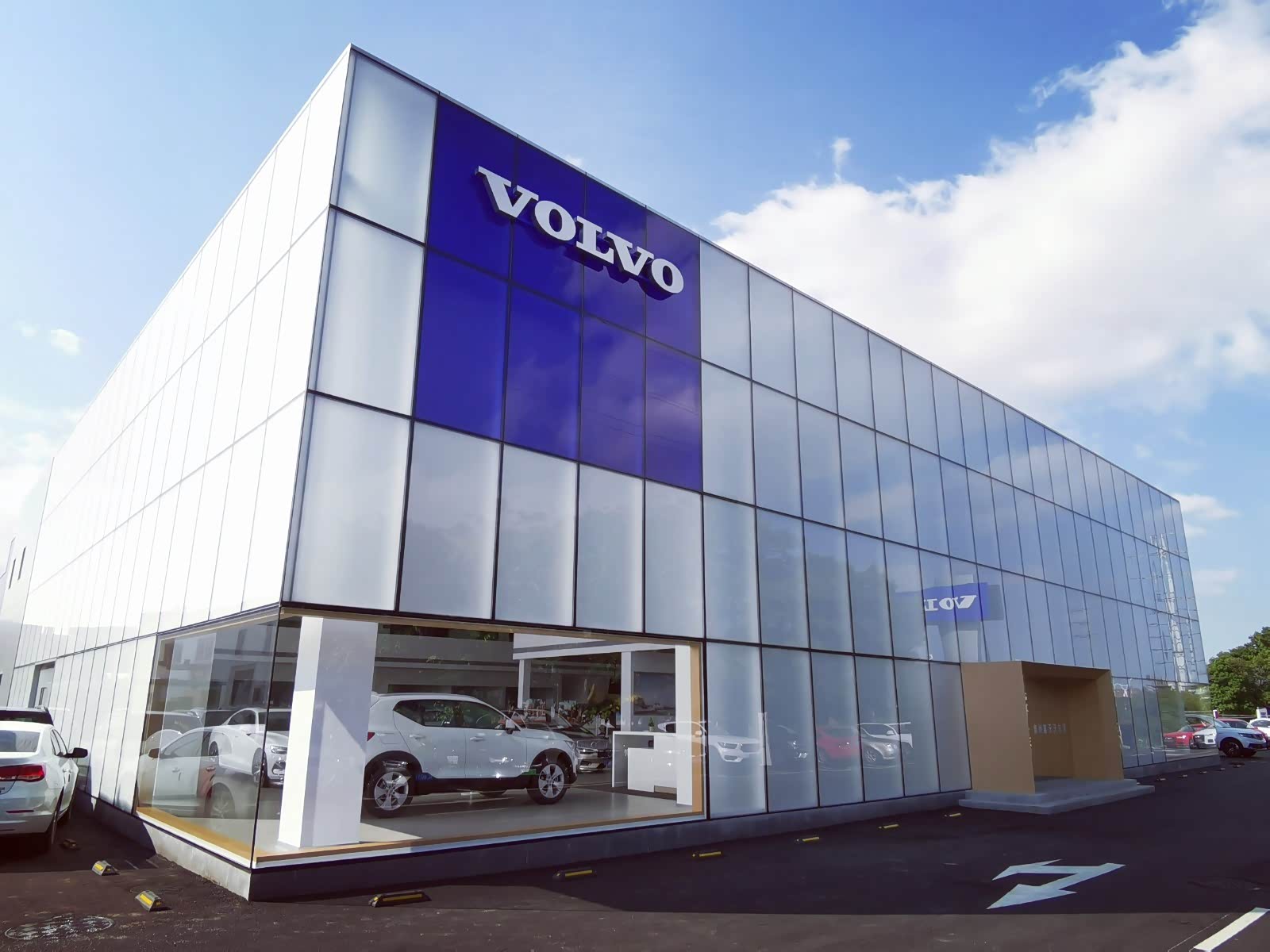 南环路1875号(美福石油新星加油站正对面)长安马自达晋江成达店主