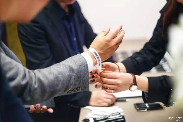 【图】泰州信宝行BMW M760LI 交车仪式落幕