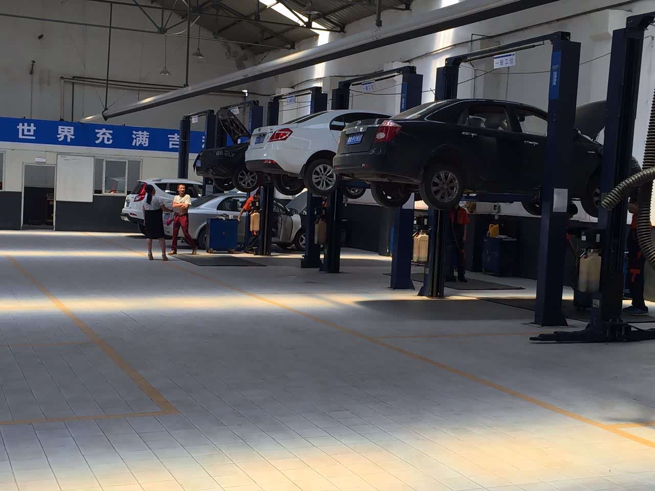 吉利汽车陕西万顺4s店 维修间