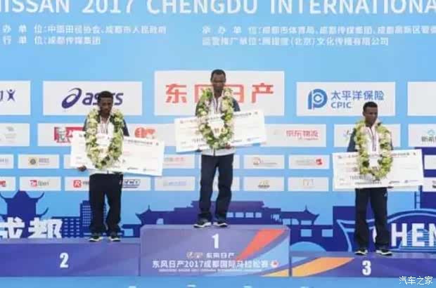 【2017成都国际马拉松赛正式鸣枪起跑_南京汉