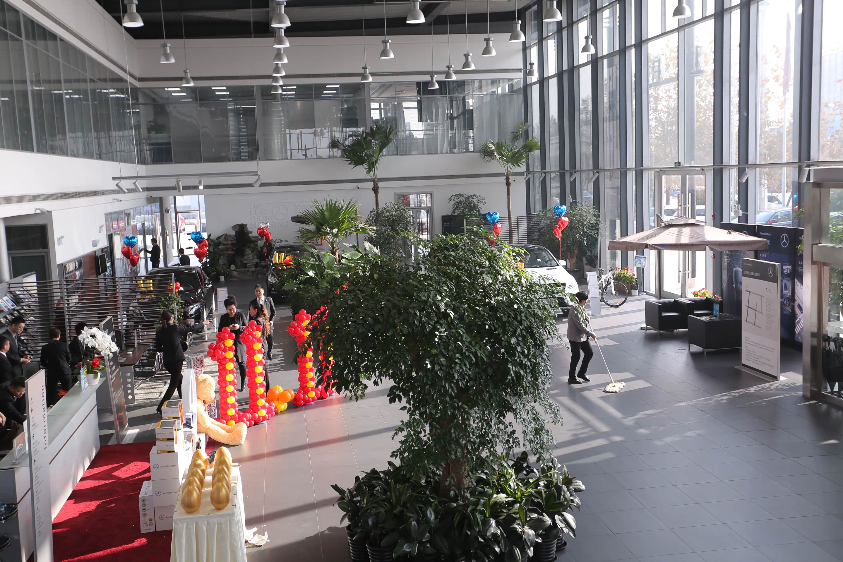 廊坊利星行奔驰4s店