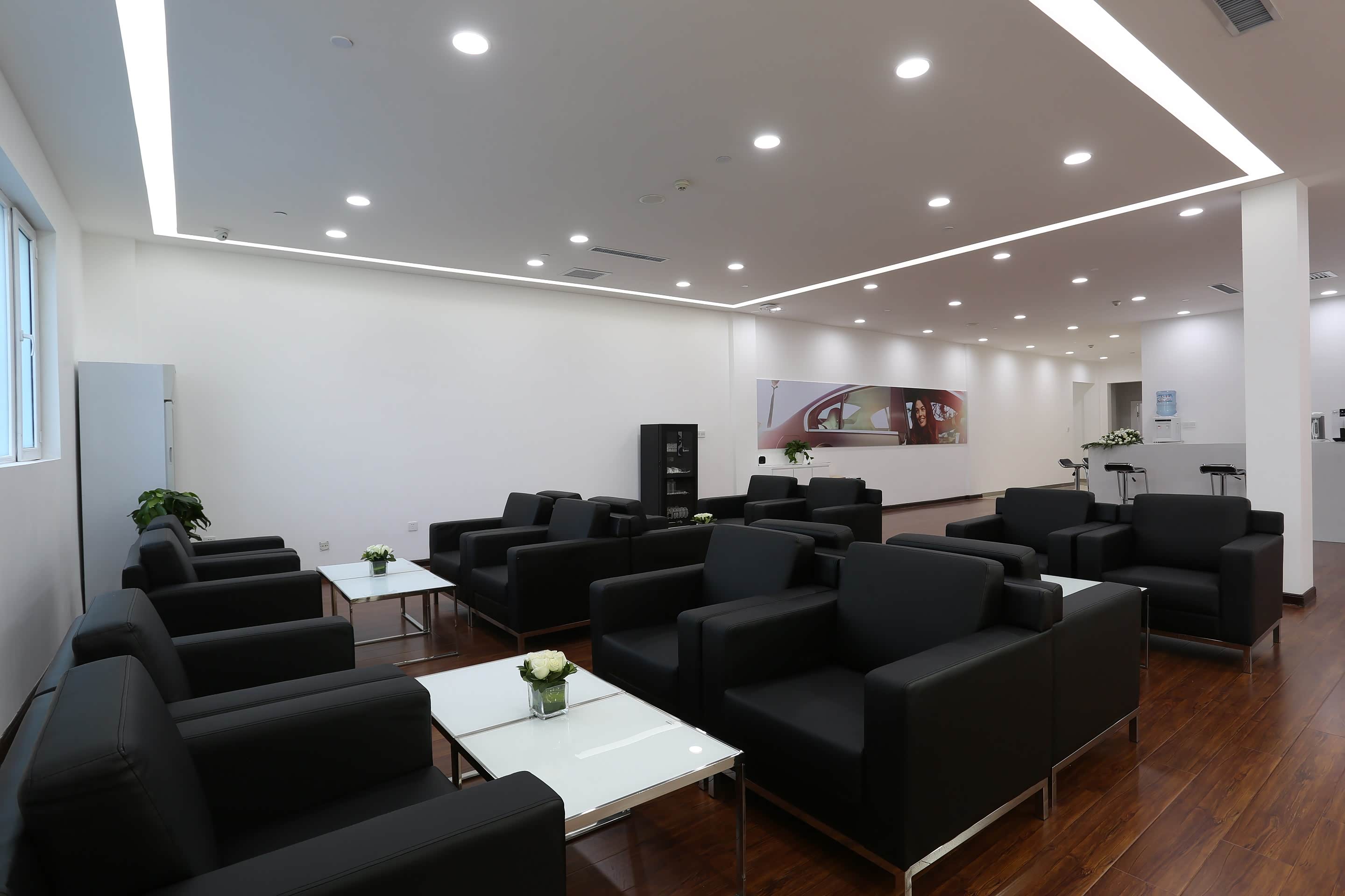 乌鲁木齐燕德宝宝马4s店 休息区