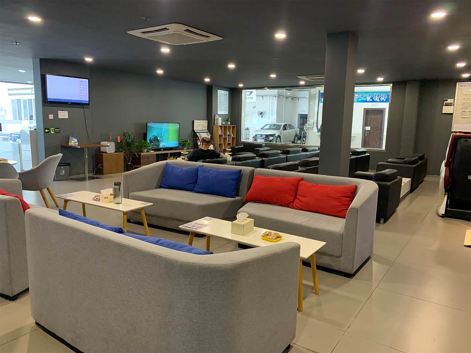 江门钜荣一汽大众4s店 休息区