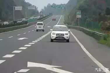 国外高速应急车道 620x0_1_q87_autohomedealer__wKjBx1jR_pyAZA3RAAAsVaHrLmo118.jpg