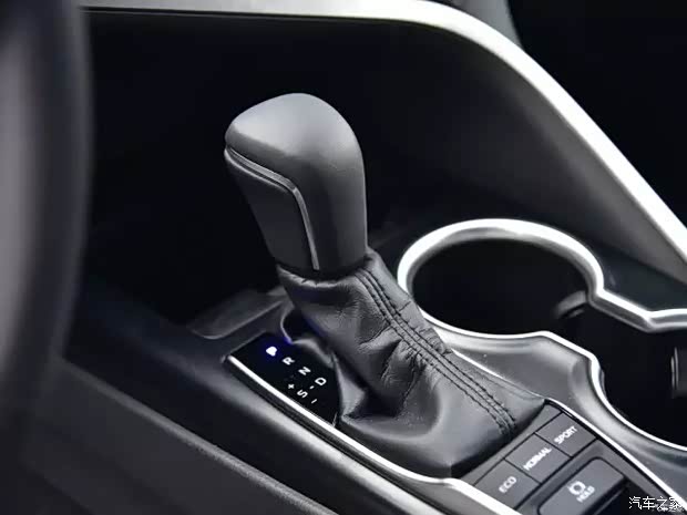 【全新第八代凯美瑞正式亮相啦_晨峰汽车新闻