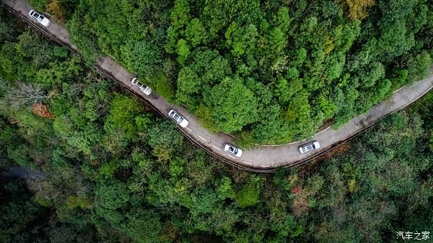 【全新BMW 5系行游八闽大地 诠释跨界之美_