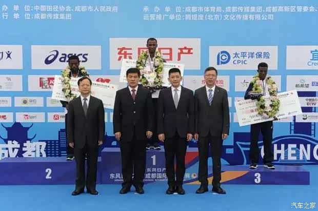 【2017成都国际马拉松赛正式鸣枪起跑_南京汉