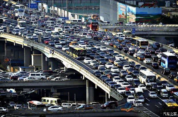 一个早高峰的随手一拍,密密麻麻的车看得小伙伴恐惧症都要犯了