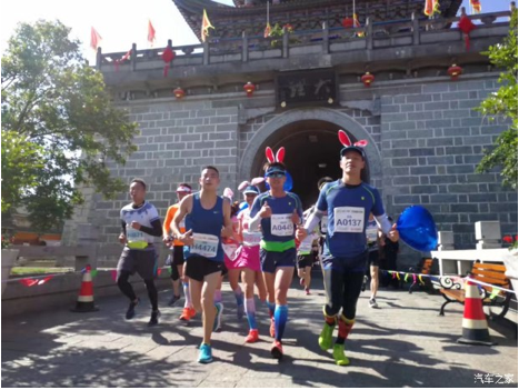 【图】BMW X1助力大理国际马拉松圆满结束_汽车之家