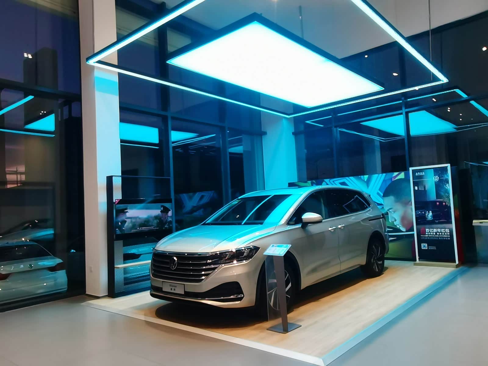 新车展示区