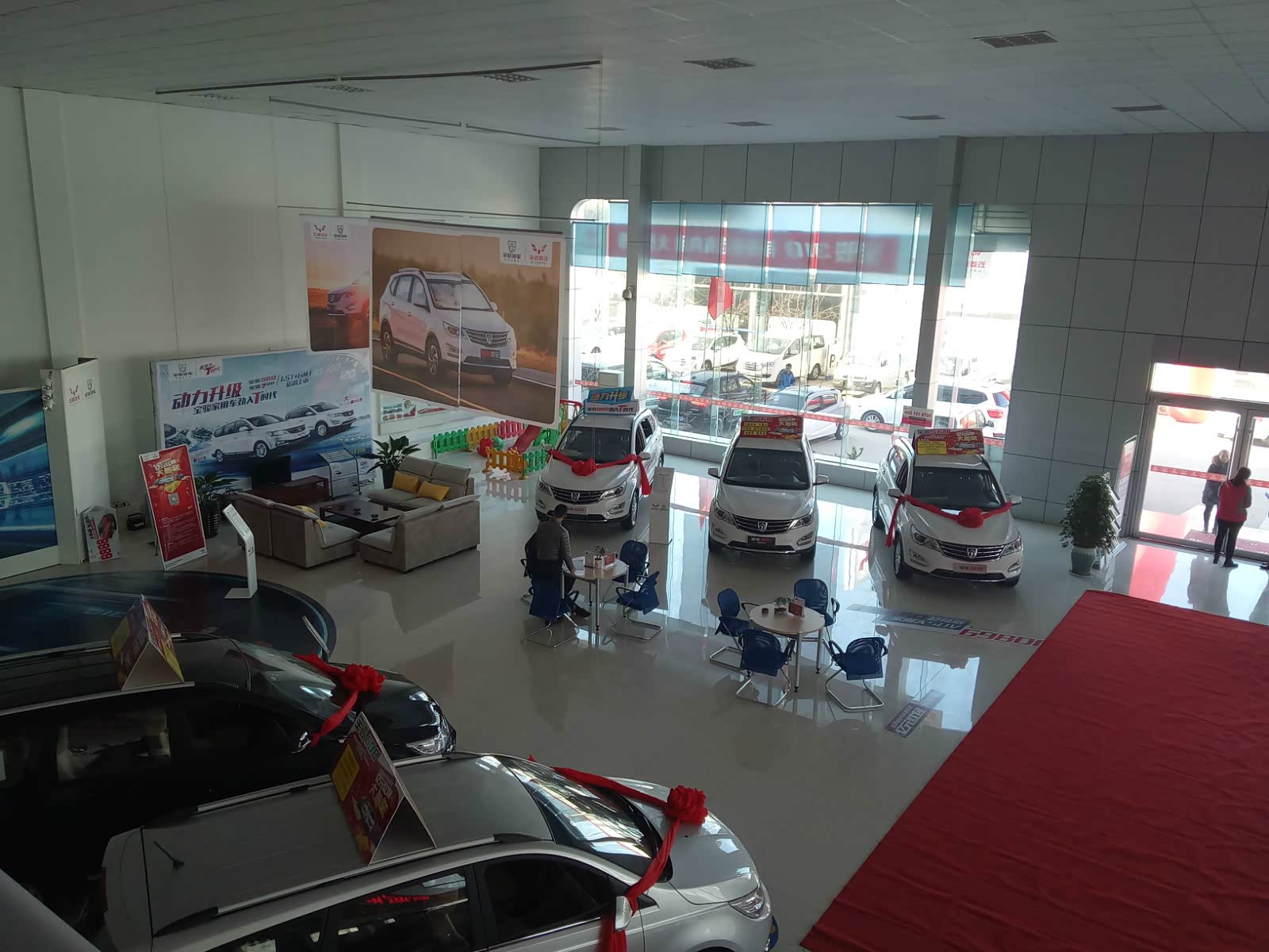 新车展示区