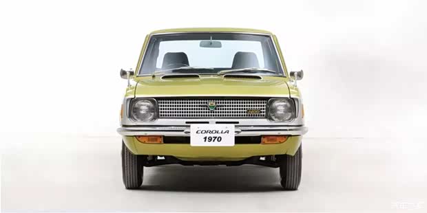 1970年,第二代卡罗拉被赋予"更高的舒适度"的美誉,驾驶性能也有了整体